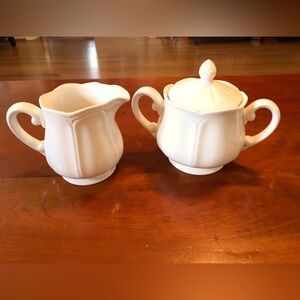 Federalist ironstone sugar bowl and creamer